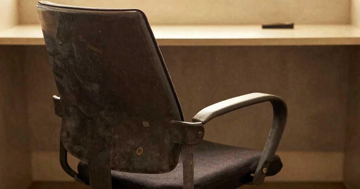 Job Hugging in 2026: When Staying Safe Becomes the Bigger Career Risk