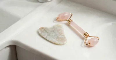 Gua Sha and Facial Massage: Morning Puffiness Solutions