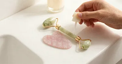 Gua Sha and Facial Massage: Morning Puffiness Solutions